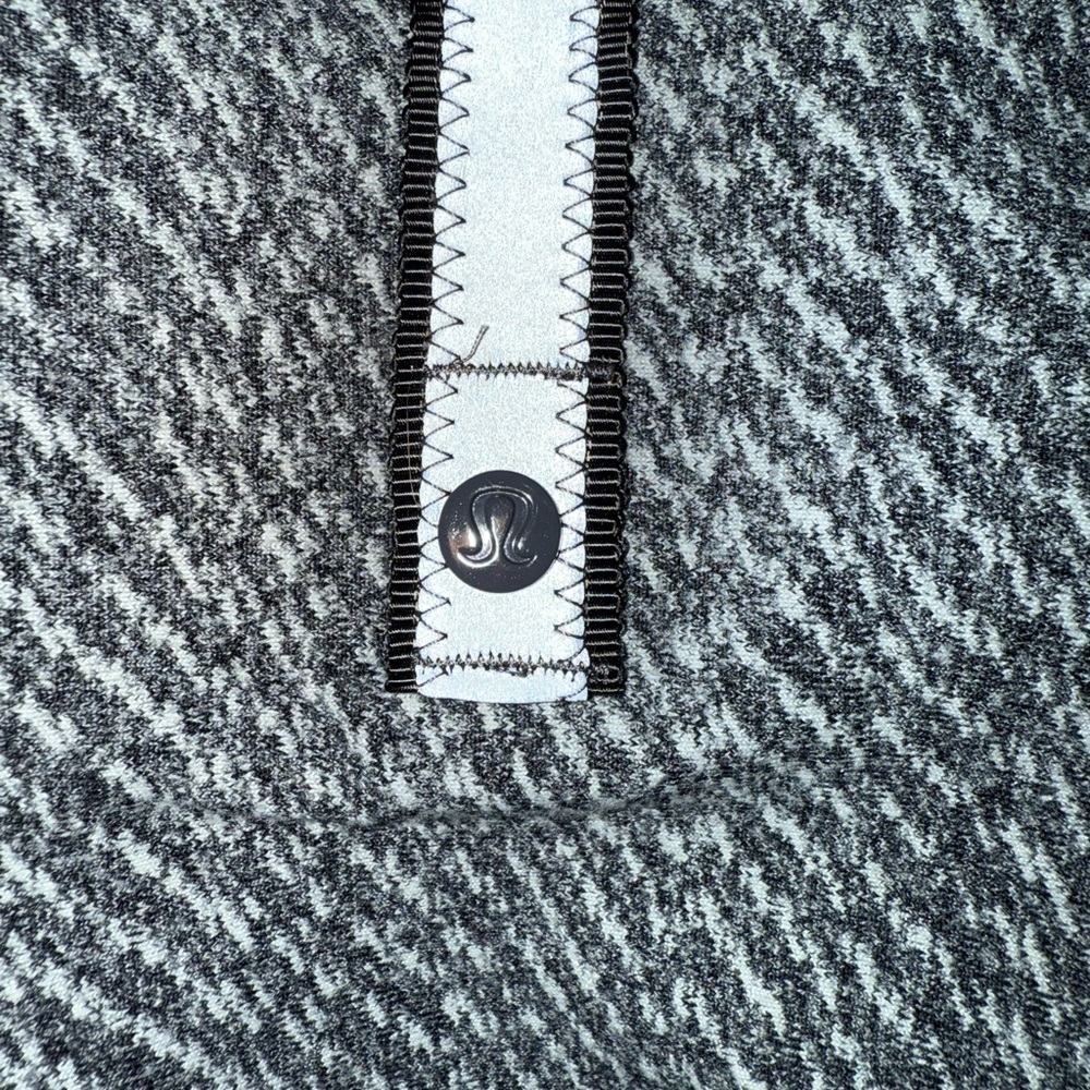 Lululemon Gray and Black Vinyasa Wrap